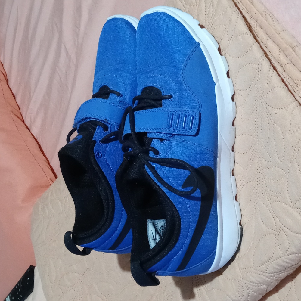 Nike's - Picture 3 of 6